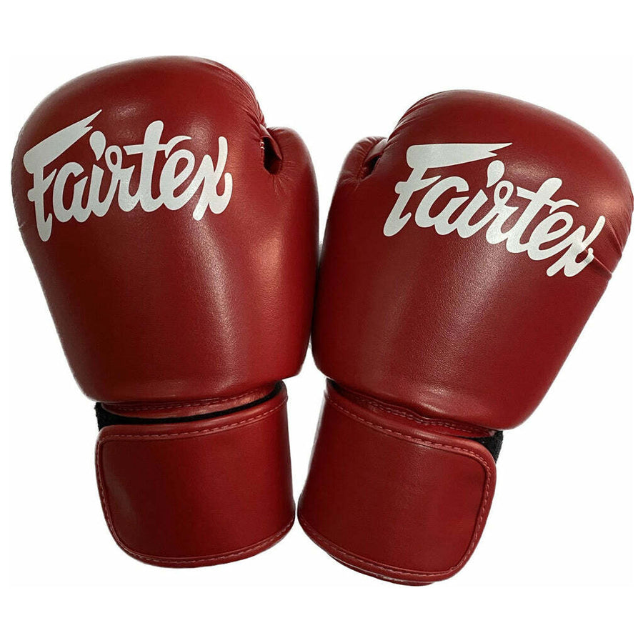 Fairtex BGV27 nyrkkeilyhanskat tarjoavat maksimaalisen turvallisuuden käyttäjälleen. hanska sopii todella hyvin sparraukseen ja ovat hyvät sparraushanskat. Myös peukalo on hyvin suojassa. kuvassa kumpikin hasnka rystyspuolelta.