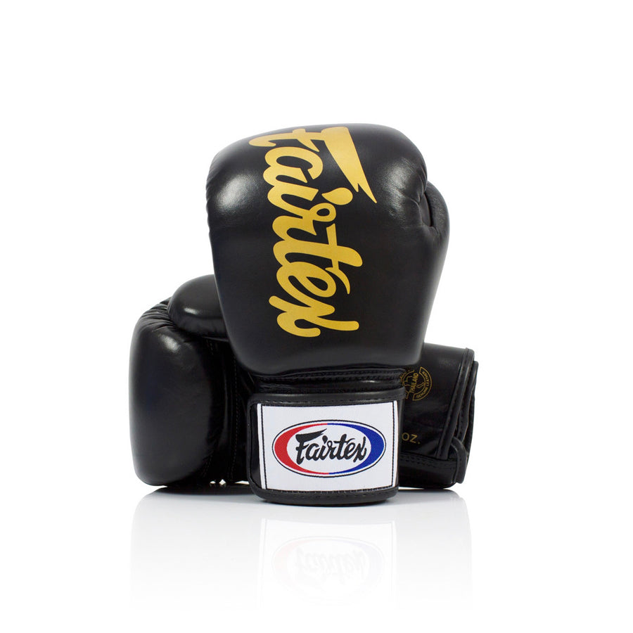 Fairtex BGV19 Nyrkkeilyhanskat
Nahkainen Fairtex BGV19 nyrkkeilyhanska on BGV1 mallista kehitetty deluxe-versio. A-Luokan nahka ja TightFit-muotoilu takaa kestävyyden ja istuvuuden. BGV19 Fairtex Deluxe Tight-Fit Gloves. BGV1 hanskasta kehitetty deluxe versio on
Istuvampi ja kompaktimpi.