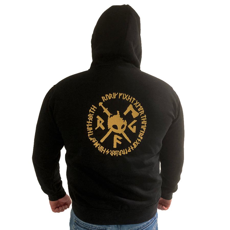 Rurik Cælic vetoketjuhuppari on täydellinen valinta arkeen, treeneihin tai vapaa-aikaan. Brodeeratut logot ja tekstit.Kuvassa huppari Mikan päällä takaa kuvattuna.