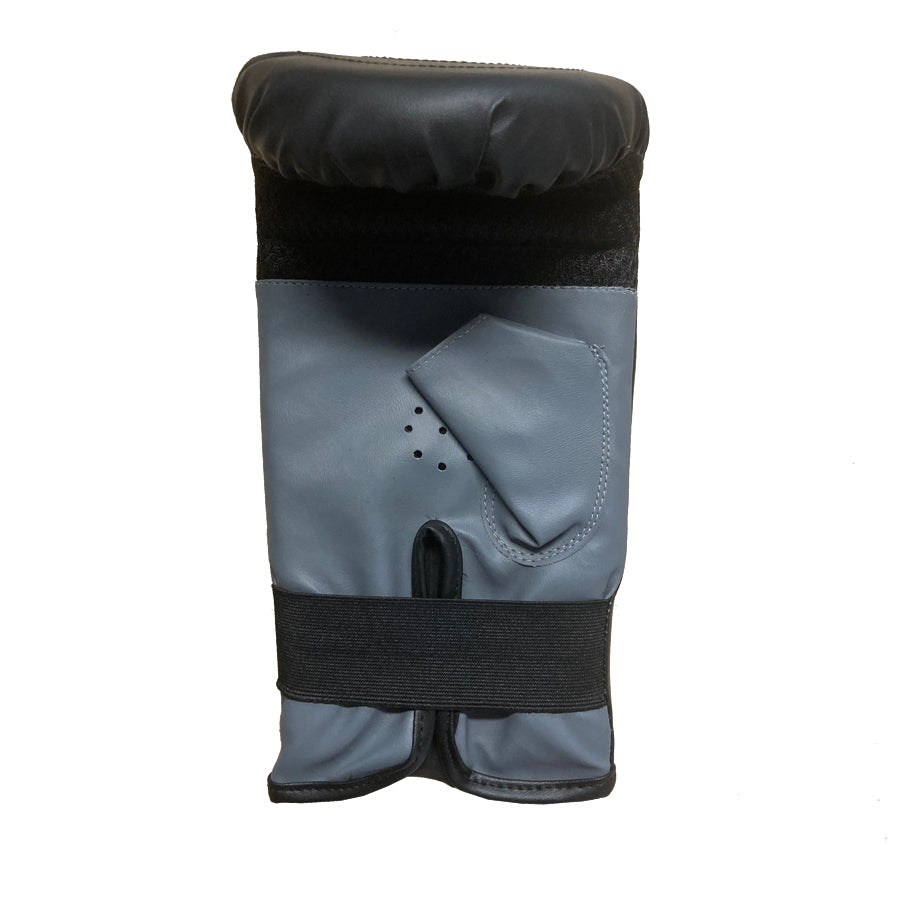 TITLE aloittelevan kuntonyrkkeilijän setti säkkihanskat, pistehanskat ja hyppynaru. Kuvassa hanska kämmenpuolelta.