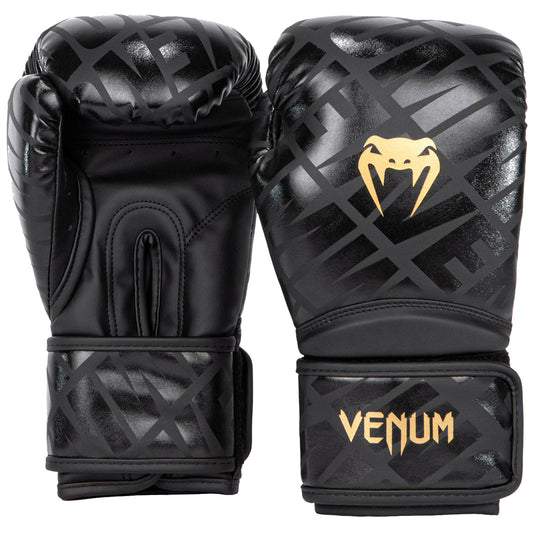 VENUM Contender 1.5 XT Nyrkkeilyhanskat - Musta/Kulta. Ihanteellinen lajeihin nyrkkeily, Muay Thai -nyrkkeilj ja potkunyrkkeily. Kuvassa hanskat kämmen ja rystypuolelta.