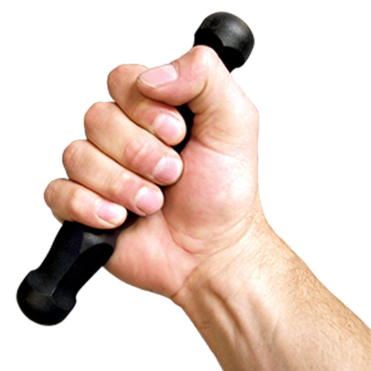 Cold Steel Large Koga kuvassa henkilön kädessä. Kevyt, huomaamaton ja tehokas itsepuolustusväline. Designed by Bob Koga