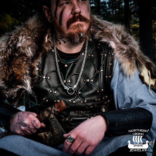 Northern Viking Jewelry® Kuningasketju Sudenpäillä