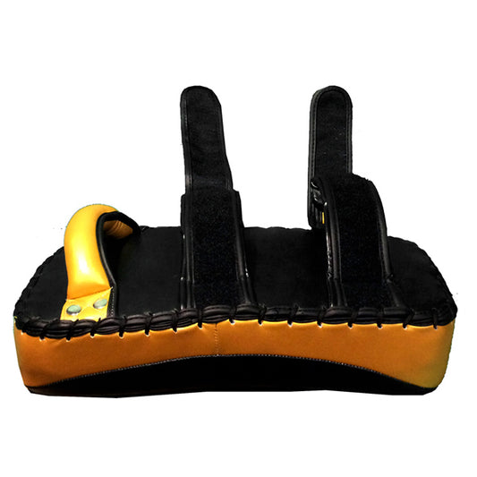 Rurik Fight gear G Caelic -sarjan potkutyynypari. Huippulaadukkaat ja käsintehdyt Thaipadit oikeaa nahkaa.
Kestävä valinta salitreeniin mihin tahansa pystylajiin. Kuvassa tyyny sivulta,