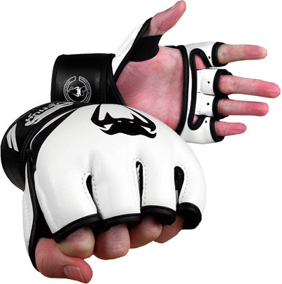 Loistavat Venum MMA- hanskat ovat hyvät sparrihanskat ja otteluhanskat. Venumin mma hanskoista käytetty Materiaali on 100% korkealaatuista skintexnahkaa. Kuvassa mma hanskat kädessä