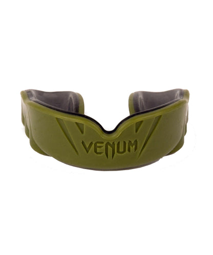 Venum Challenger hammassuojat mouth guard musta vihreä kuvattu edestä