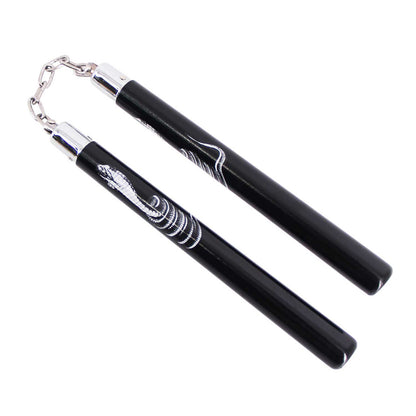 Kovapuusta valmistetut lujia iskuja kestävät nunchaku-kapulat. Kuulalaakeroidut ja hitsatut ketjulenkit. Cobra kuva.