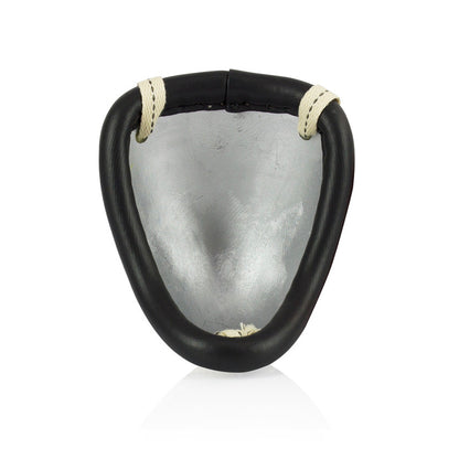 Fairtex GC2 alasuoja. Fairtexin munasyndi metallikupilla, musta. Alasuojan reunat on pehmustettu. Kuva sisäpuolelta. 