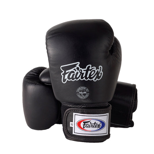 Fairtex BGV8 Nyrkkeilyhanskat on Fairtexin suosituin hanska. A-luokan nahka, 4-kerros pehmuste ja TightFit-istuvuus ovat vasta pari yksityskohtaa, jotka tekevät BGV8:sta edelläkävijän.

