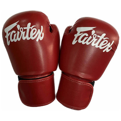 Fairtex BGV27 nyrkkeilyhanskat tarjoavat maksimaalisen turvallisuuden käyttäjälleen. hanska sopii todella hyvin sparraukseen ja ovat hyvät sparraushanskat. Myös peukalo on hyvin suojassa. kuvassa kumpikin hasnka rystyspuolelta. 