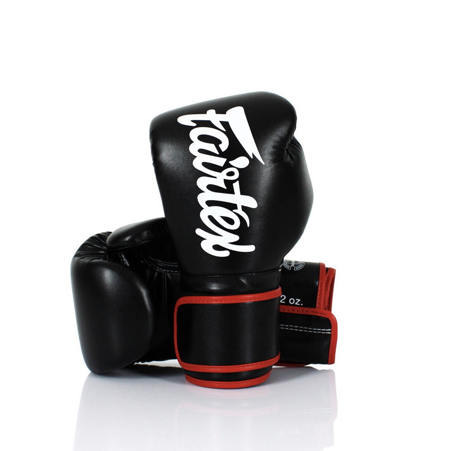 Fairtex BGV14 Nyrkkeilyhanskat
BGV14 soveltuu erinomaisesti potkulajeijin.