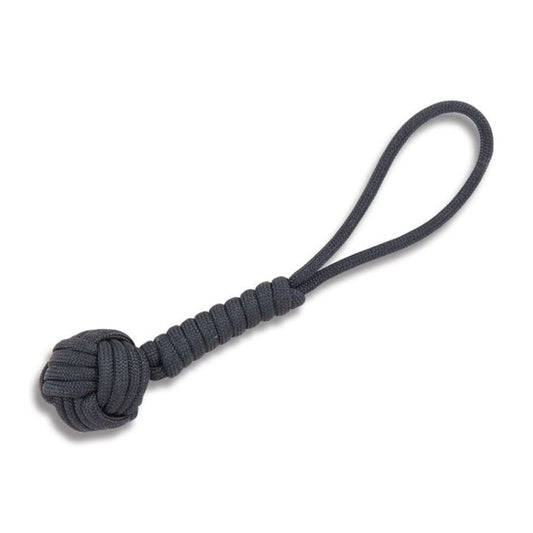 Combat Ready  Monkey fist. Kestävästä cordurasta valmistettu säädettävällä rannelenkillä varustettu apinanyrkki.&nbsp;Combat Ready Monkey Fist voidaan kiinnittää kaulanauhaan tai avaimenperään, jotta se on aina käsillä, kun tarvitset sitä. Nyrkin halkaisija 25mm. Kuvassa monkey fist eri kulmasta. 