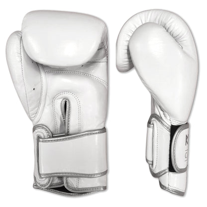 Rurik Fightgear Cælic 2.0 valkoiset nyrkkeilyhanskat kovaan treeniin ja sparriin. Mukava istuvuus, hyvä iskunvaimennus ja kestävä rakenne. Aitoa nahkaa. Kuvassa hanskat kämmenpuolelta ja sivusta. Pt-combat.fi