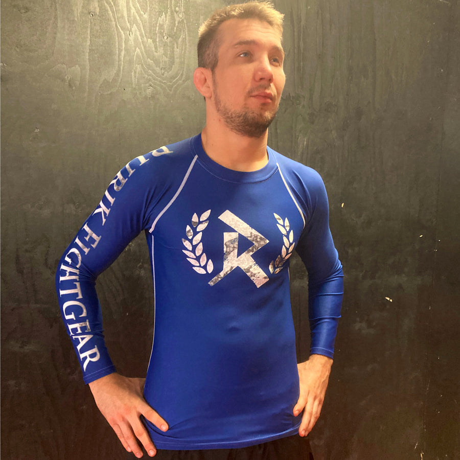 Rurik fg nogi bjj rash guard pitkähihainen treenipaita ja ottelupaita sininen paita kuvattu edestä.