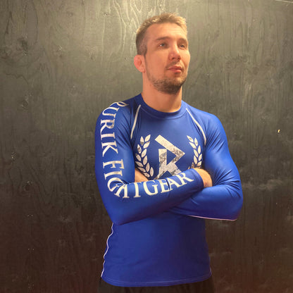 Rurik fg nogi bjj rash guard pitkähihainen treenipaita ja ottelupaita sininen lintulan päällä, kuva edestä