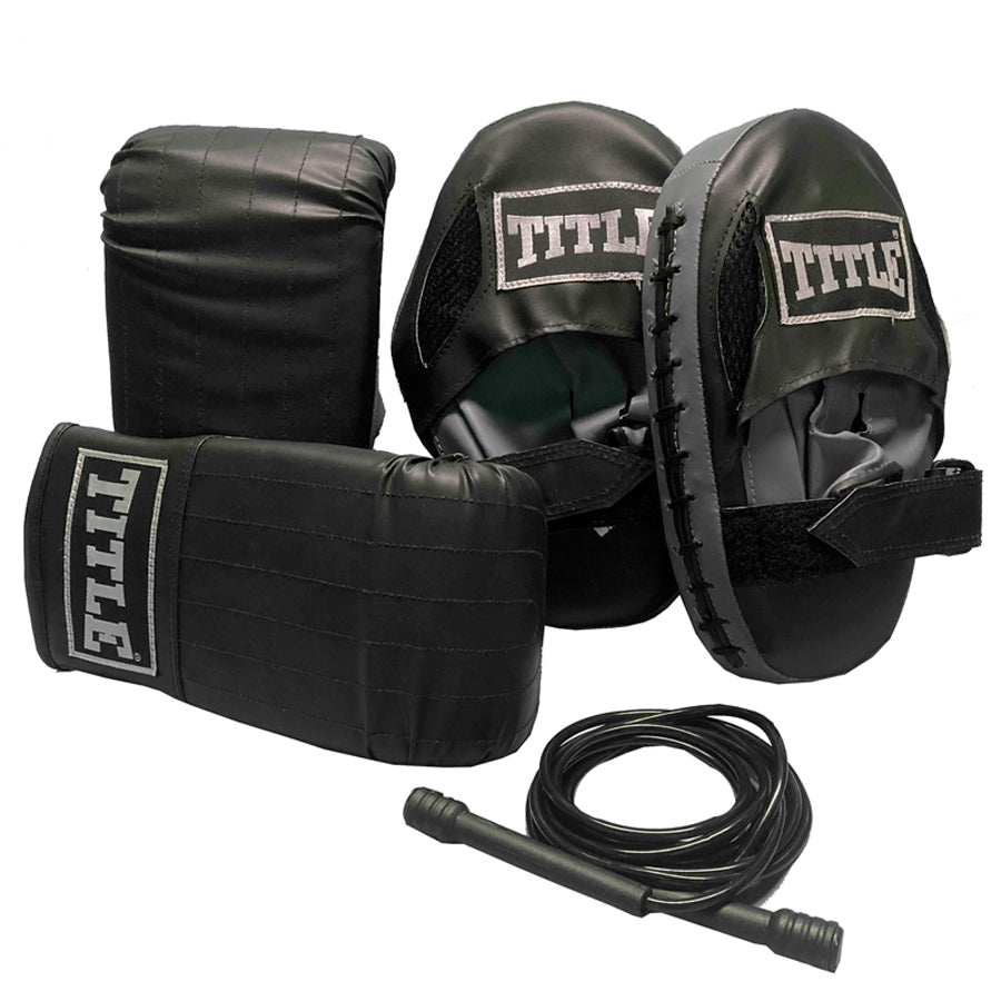 TITLE aloittelevan kuntonyrkkeilijän setti säkkihanskat, pistehanskat ja hyppynaru. Kuvassa koko setti
