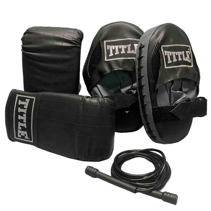 TITLE aloittelevan kuntonyrkkeilijän setti säkkihanskat, pistehanskat ja hyppynaru. Kuvassa koko setti