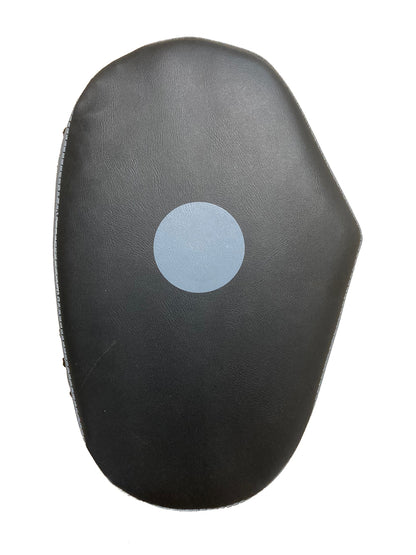 TITLE aloittelevan kuntonyrkkeilijän setti säkkihanskat, pistehanskat ja hyppynaru. Kuvassa pistari