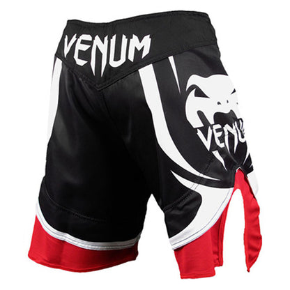 Kestävästä mikrokuidusta valmistetut MMA -kamppailu shortsit taattua Venum -laatua! Kuvassa shortsit takaa kuvattuna. Osta venumin tuotteet osoitteesta pt-combat.fi 