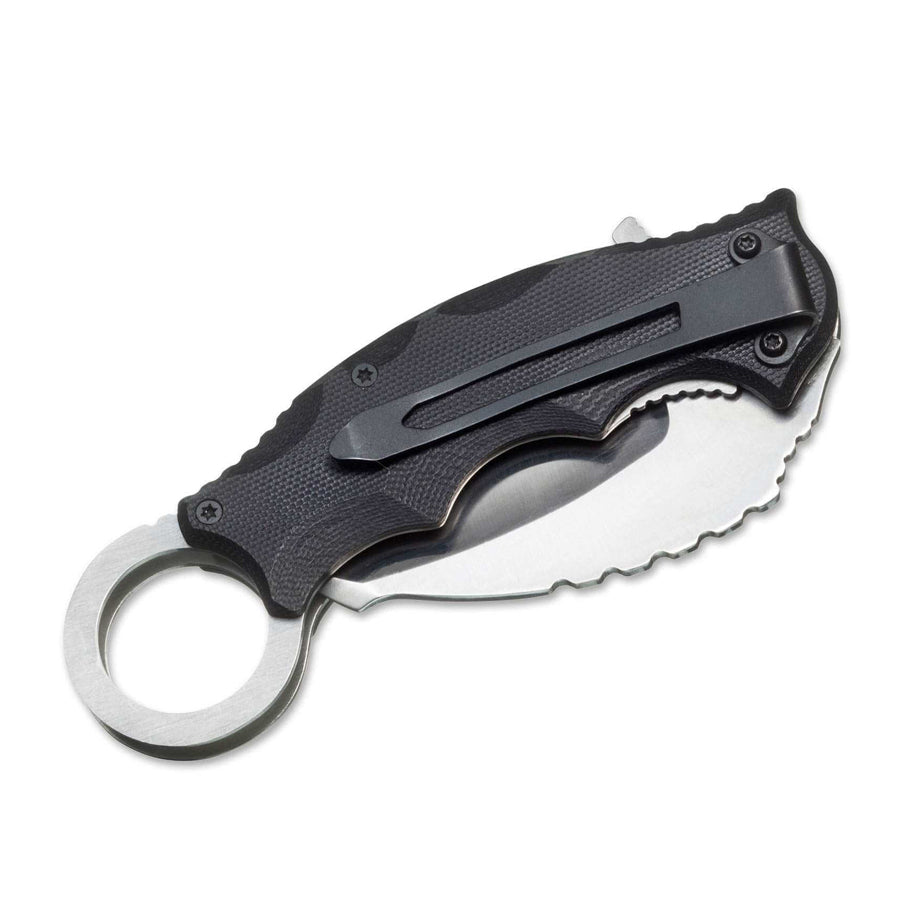 Böker Magnum Alpha Kilo Karambit jousella avautuvalla terällä. Kuva terä kahvan sisällä. 