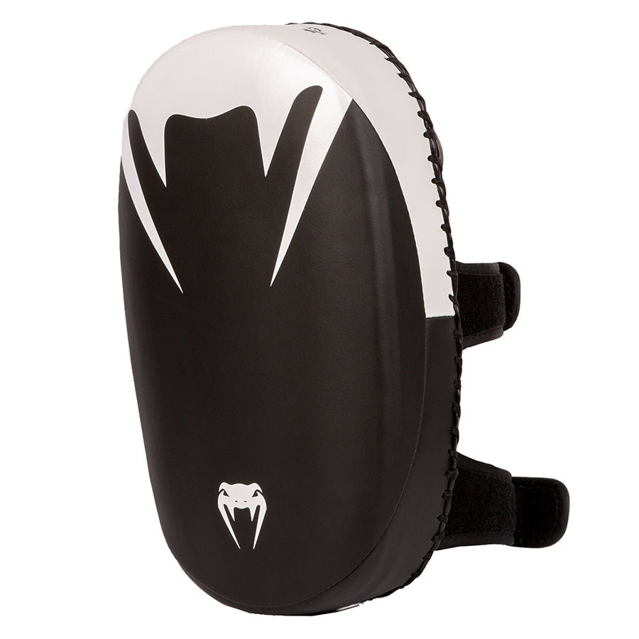 Venum light kick pads  muay Thai pädit musta valkoinen potkupädit 