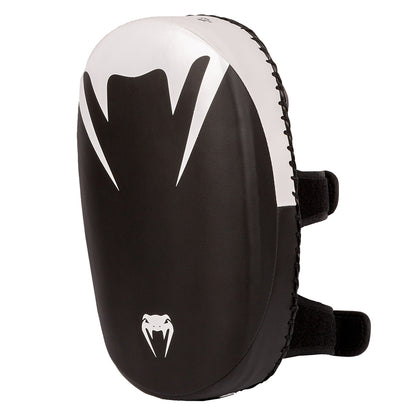 Venum light kick pads  muay Thai pädit musta valkoinen potkupädit 