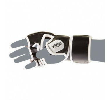Venum MMA otteluhanskat otteluihin, harjoituksiin ja säkkitreeneihin. Mma hanskat on valmistettu kestävästä nappa-nahasta. Tuettu peukalo.
 Hyväksytty ottelukäyttöön. Kuvassa mma hanska kädessä peukalopuolelta.