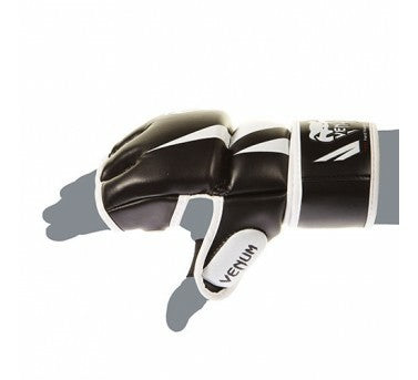 Venum MMA otteluhanskat otteluihin, harjoituksiin ja säkkitreeneihin. Mma hanskat on valmistettu kestävästä nappa-nahasta. Tuettu peukalo.
 Hyväksytty ottelukäyttöön. Kuva mma hanska kädessä, näyttää peukalon liikkuvuutta.