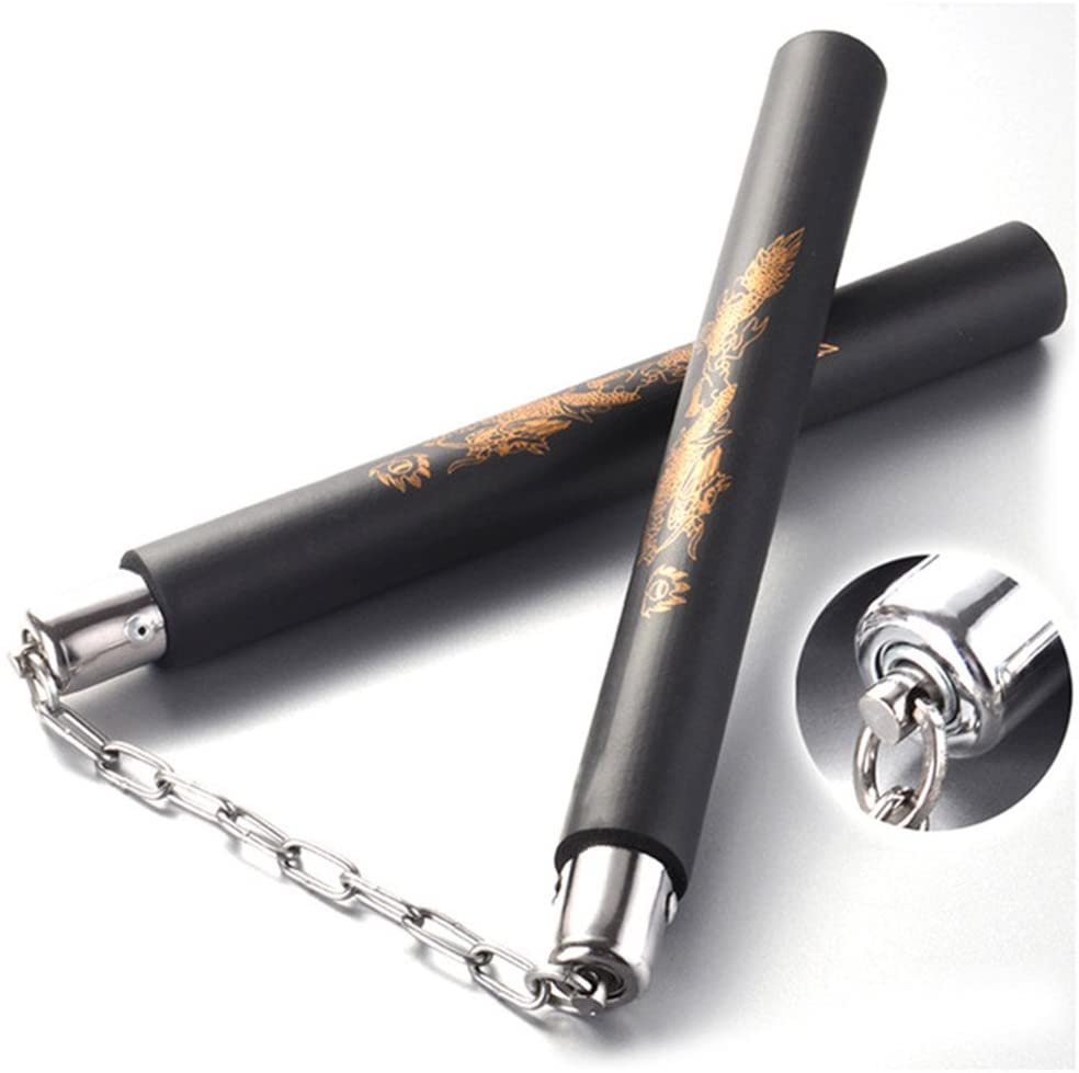 Soft training nunchaku harjoittelu nuncha kepit merkitä Rough Rider. Kumipäällysteiset puiset nunchakut hitsatuilla ketjulenkeillä. Erinomaiset niin aloittelijalle että kokeneemmallekin, uusien tekniikoiden kuhmuttomaan opetteluun. Kuvassa nunchakut päällekkäin aseteltuna.