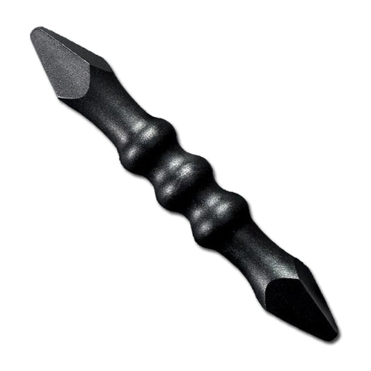 Cold Steel mini Koga kuvasaa.  Mini Kogan kokonaispituus on n.16.5cm, yksiosainen konstruktio. Valmistettu käytännössä rikkoutumattomasta nylonista. Kevyt, huomaamaton ja tehokas itsepuolustusväline. Designed by Bob Koga.