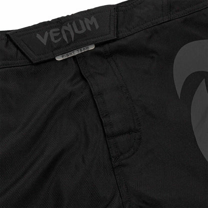Venum Light 3.0 Fightshorts musta
